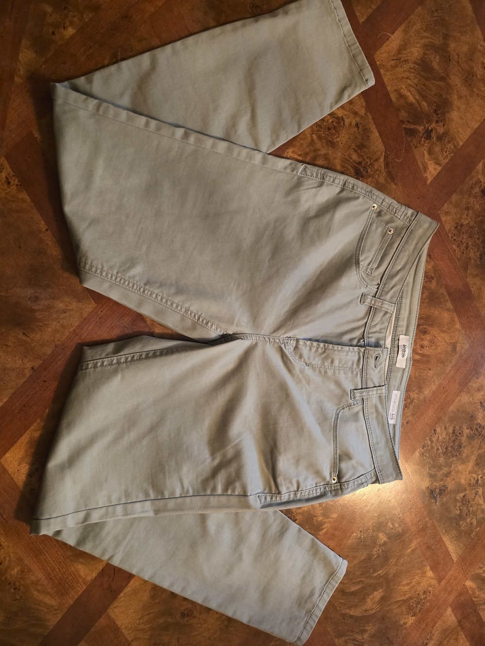 Kensie Women's Sage Green Chino Pants